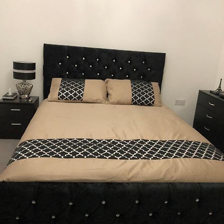 Luxury Kingsize Bedroom With Private Bathroom Northolt  Ngoại thất bức ảnh